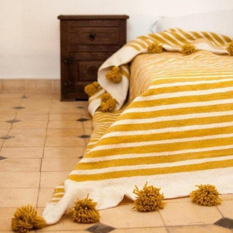 Pom pom throw blanket with yellow stripes Themorner